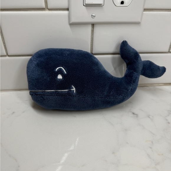 Vineyard Vines Other - Vineyard Vines whale plush toy